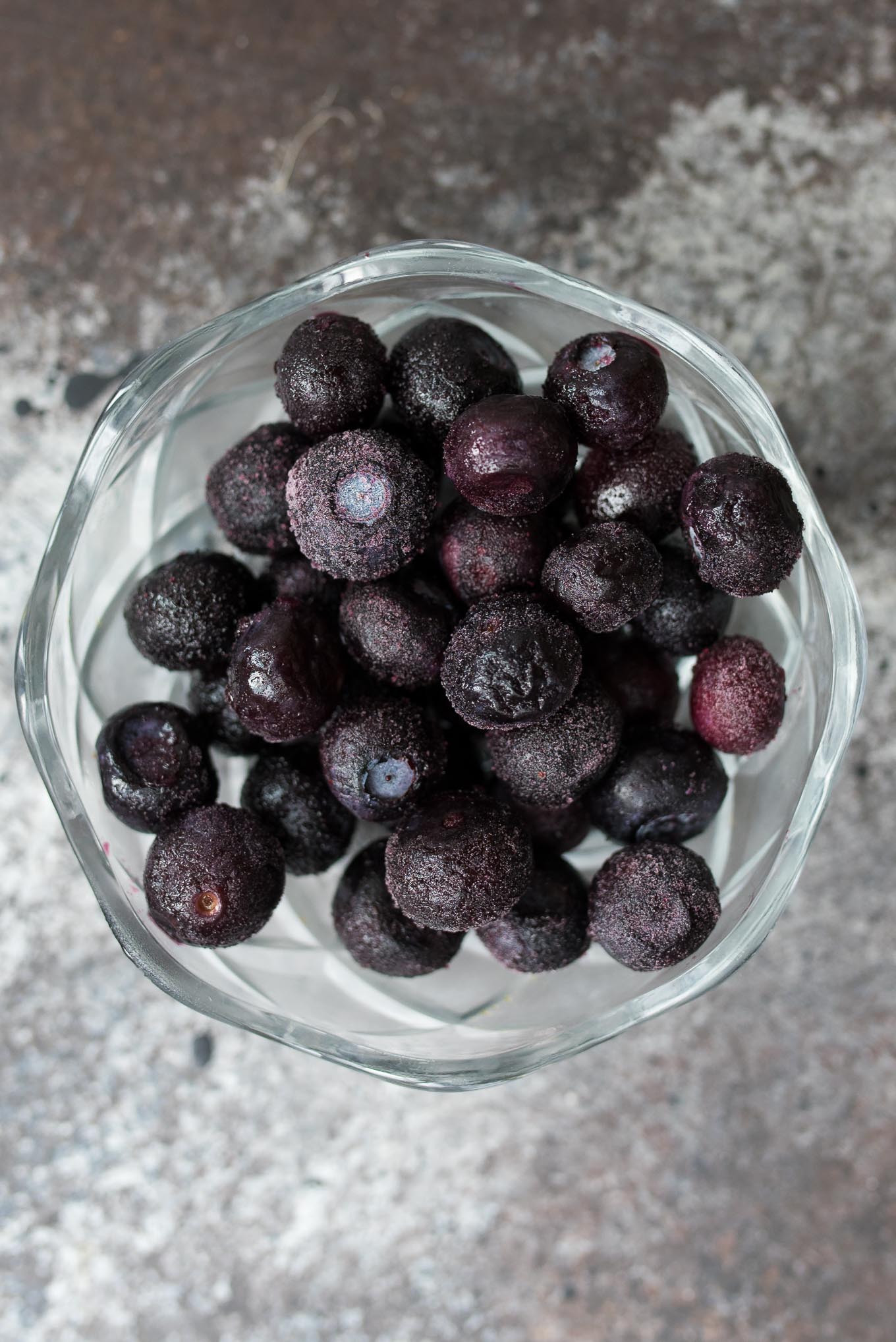 Blueberry Smoothie Breakfast Bowl- a delicious and nourishing bowl that is gluten free, plant based and great for any meal! #ad | 