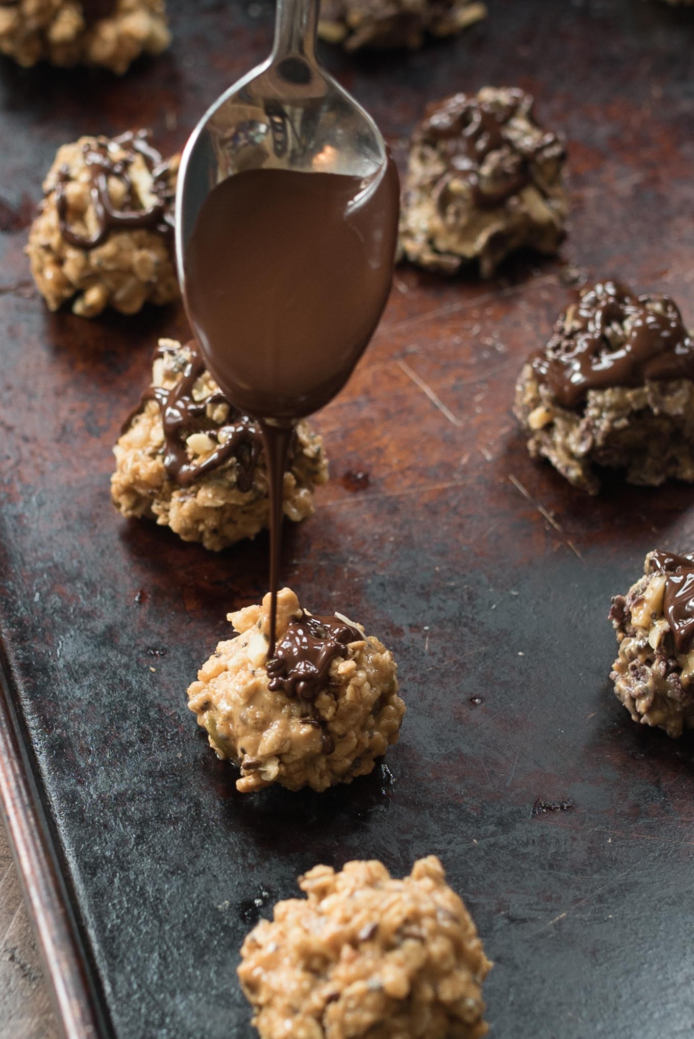 Chocolate Peanut Butter Cereal Bites- simple and nutritious cereal bites great for that sweet tooth or kid-friendly treat! | 