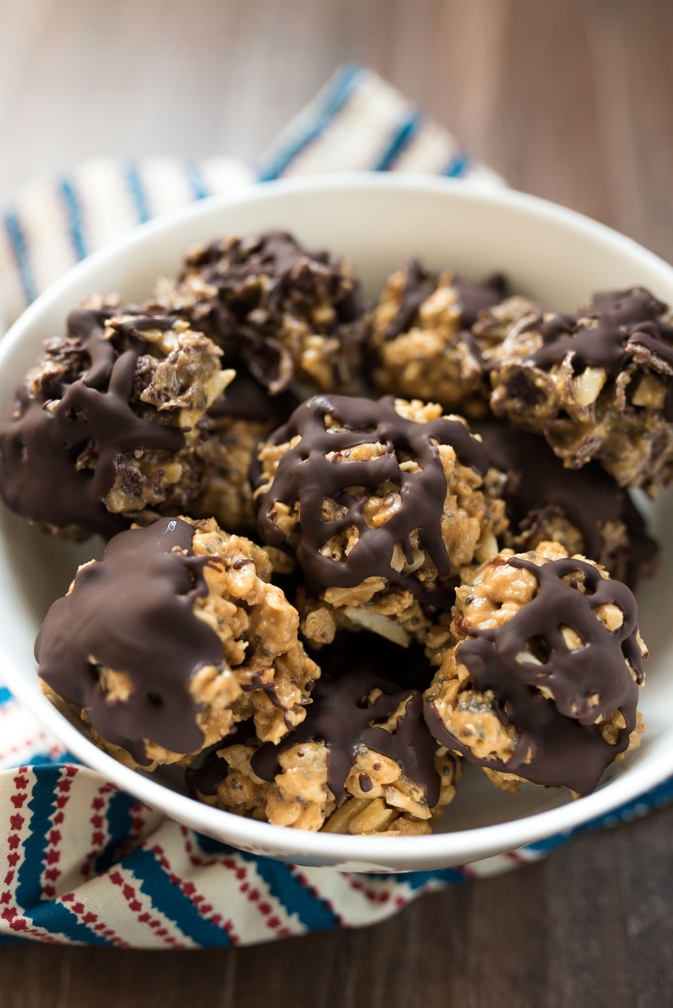 Chocolate Peanut Butter Cereal Bites- simple and nutritious cereal bites great for that sweet tooth or kid-friendly treat! | 