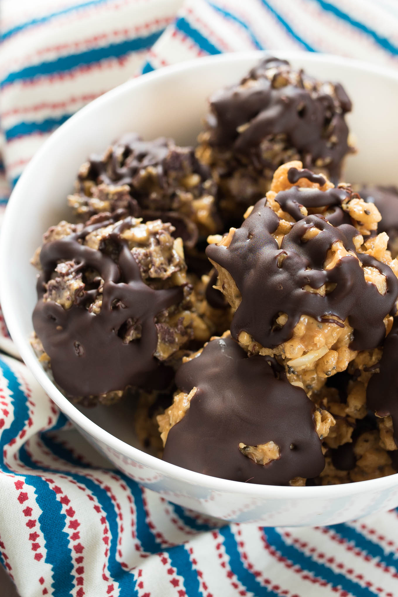 Chocolate Peanut Butter Cereal Bites- simple and nutritious cereal bites great for that sweet tooth or kid-friendly treat! | 