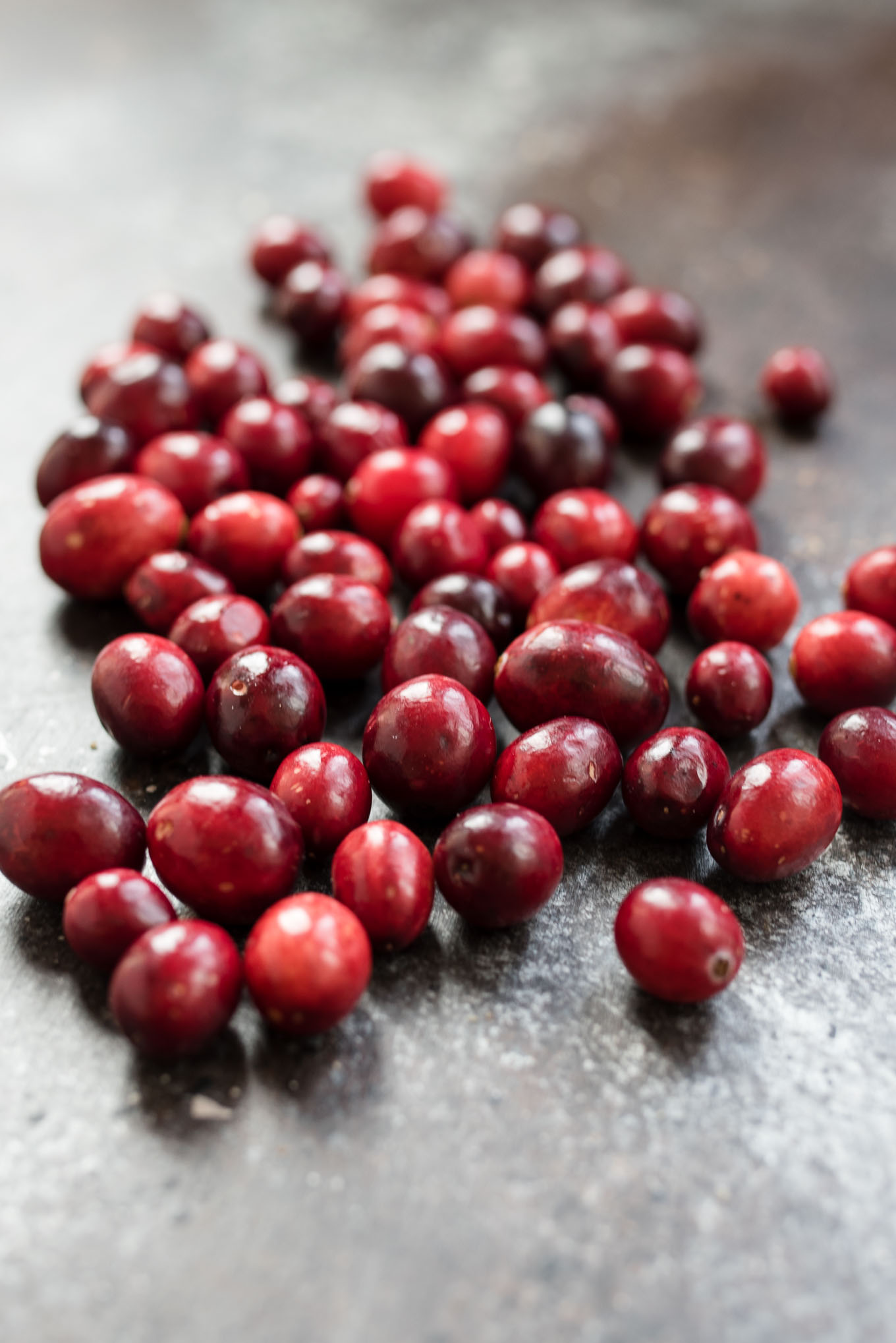 Cranberry Apple Sauce | green apples + lemon and cinnamon make this the perfect cranberry sauce for your Holiday spread. Naturally gluten free! | 