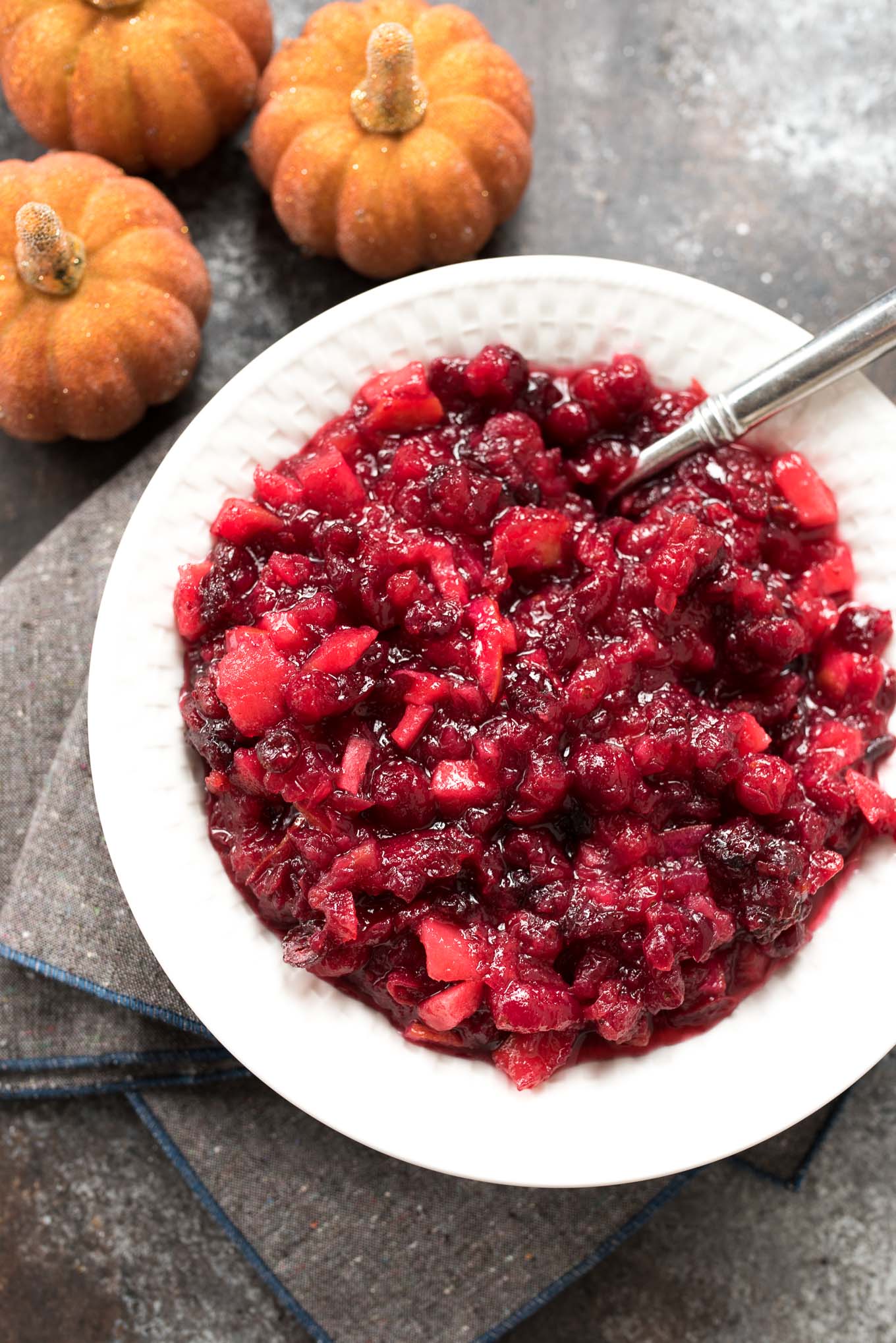 Cranberry Apple Sauce | green apples + lemon and cinnamon make this the perfect cranberry sauce for your Holiday spread. Naturally gluten free! | 