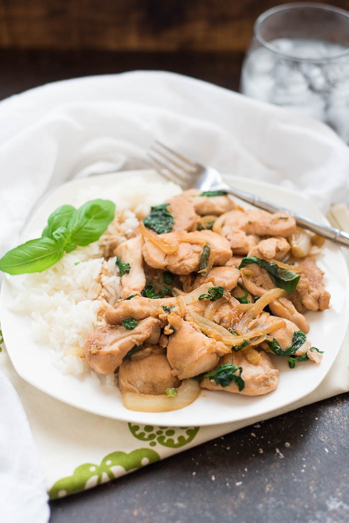 Spicy Thai Basil Chicken | super simple, flavorful and ready in under 20 minutes! You don' have to be an experienced Thai cook to make this Thai inspired dish! | 