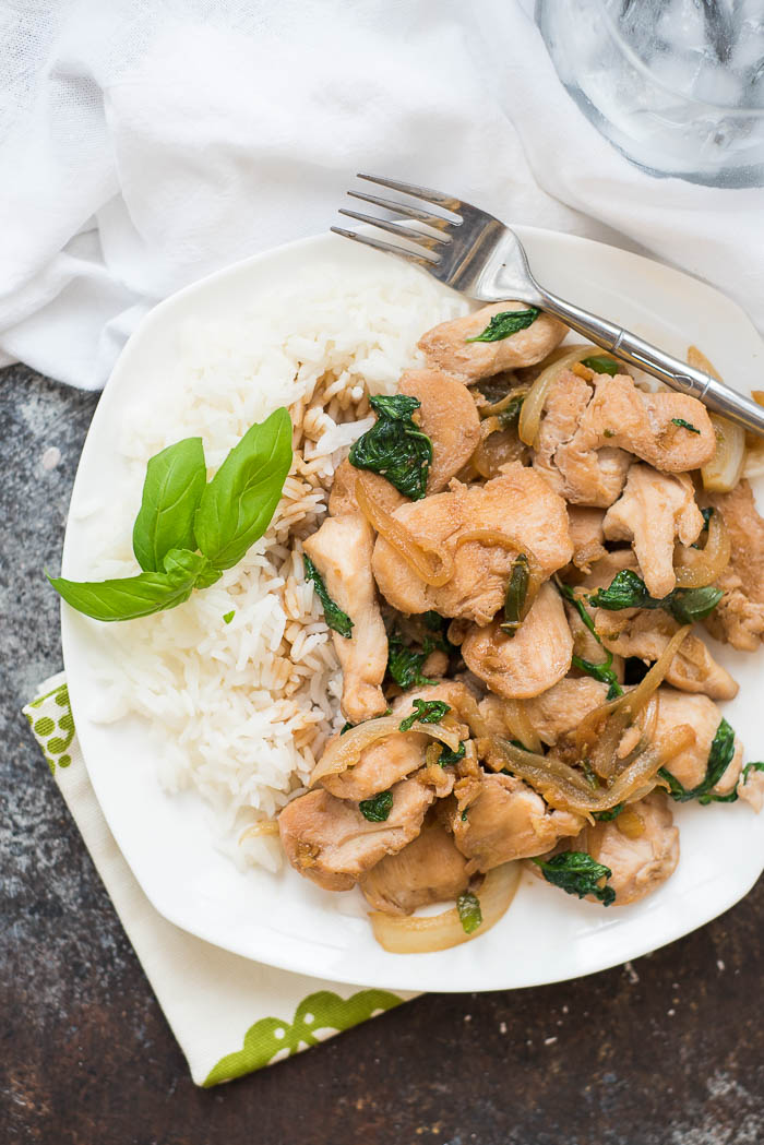 Spicy Thai Basil Chicken | super simple, flavorful and ready in under 20 minutes! You don' have to be an experienced Thai cook to make this Thai inspired dish! | 